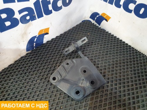 Петля капота левая