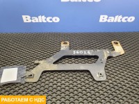 Кронштейн крепления брызговика левый